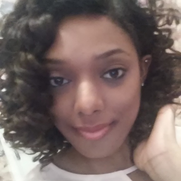 Meet your Posher, Simone - Picture 1 of 1